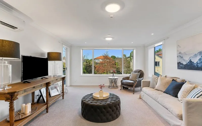 Private Corner Living